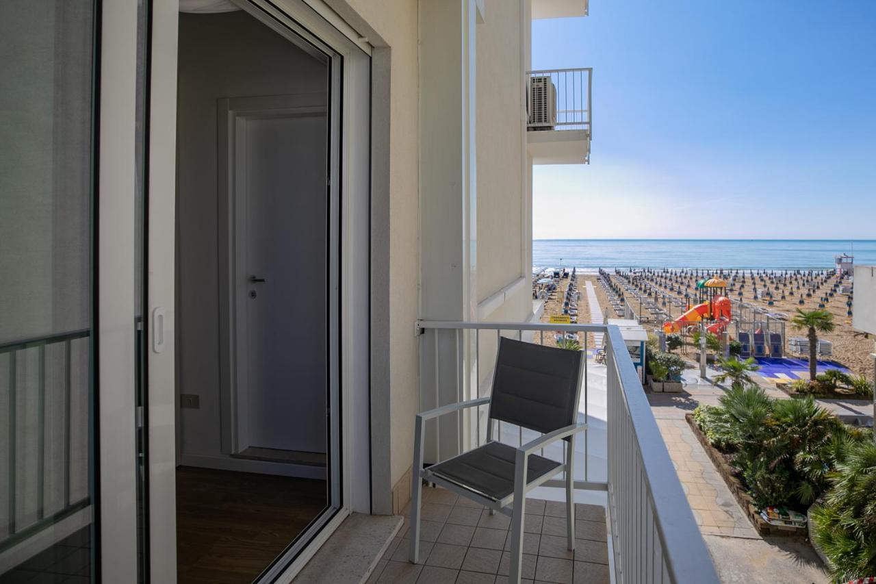 Hotel Boston 3 Stelle Superior Frontemare Lido di Jesolo Exterior foto