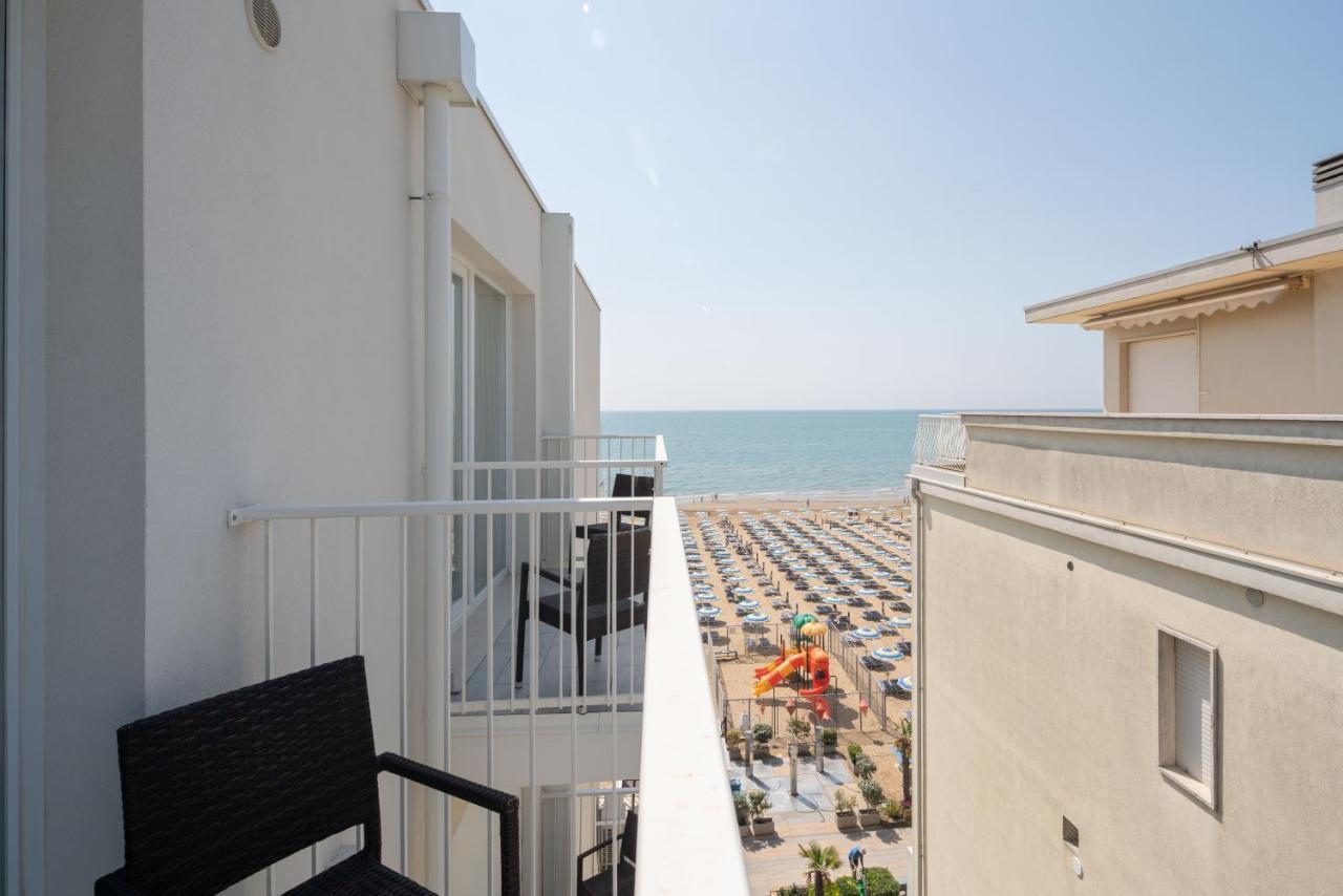 Hotel Boston 3 Stelle Superior Frontemare Lido di Jesolo Exterior foto