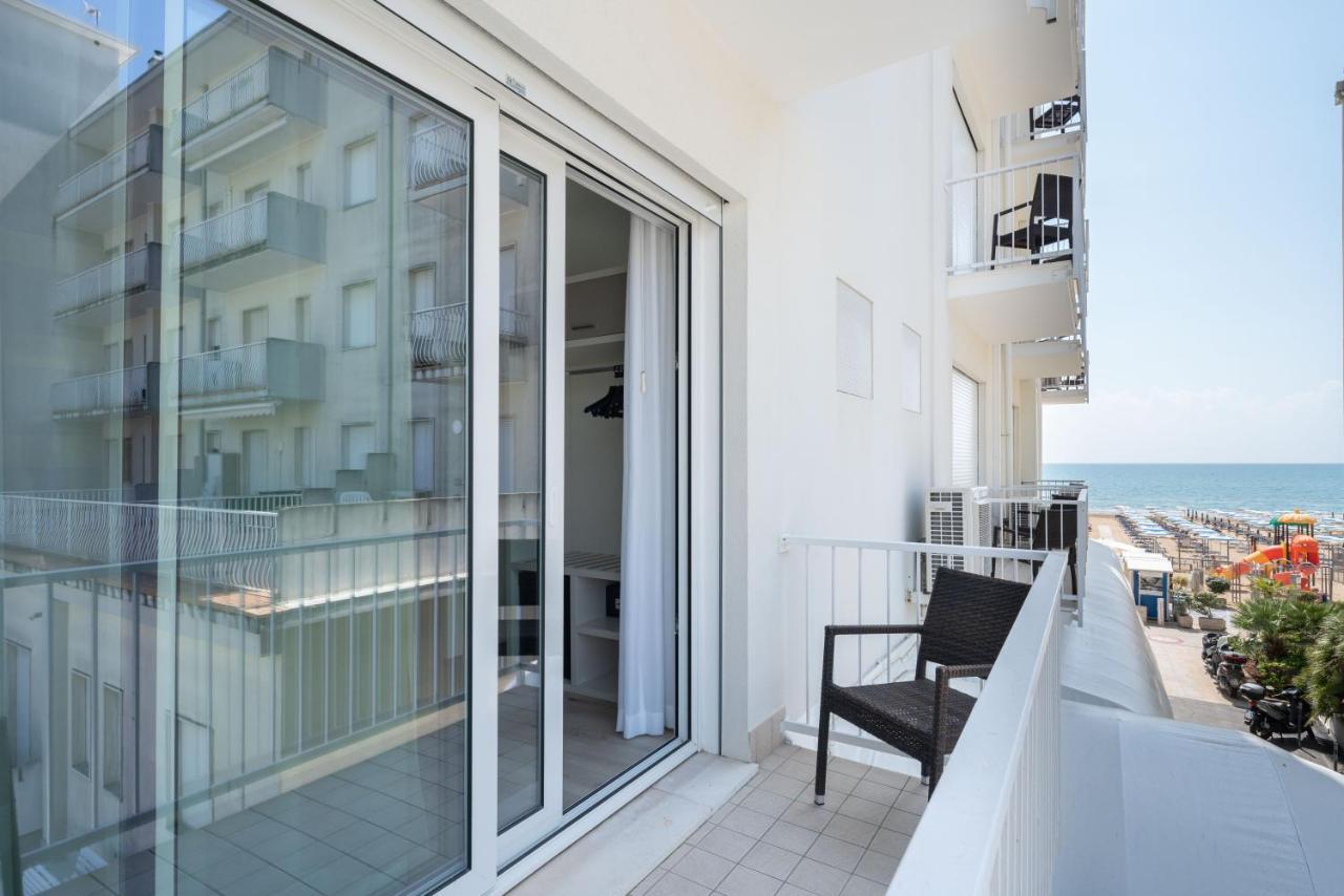 Hotel Boston 3 Stelle Superior Frontemare Lido di Jesolo Exterior foto