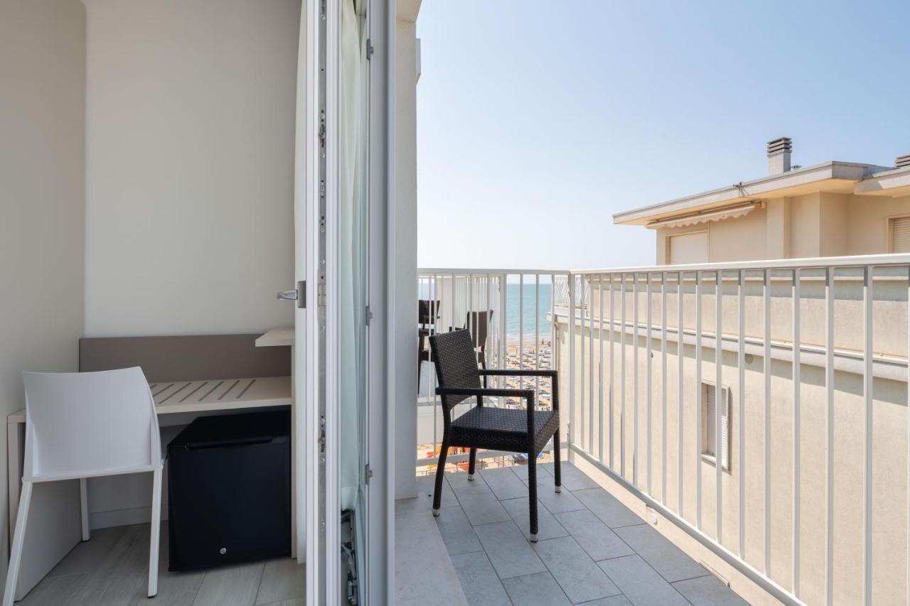 Hotel Boston 3 Stelle Superior Frontemare Lido di Jesolo Exterior foto